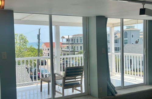 Strathmere Maison | Strathmere Shore house- 3-bedrooms with ocean views