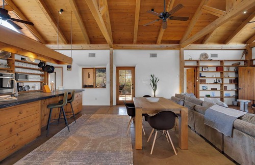 Tucson Maison | Straw bale eco-luxe house + guesthouse on 3+ acres 20 minutes to downtown Tucson