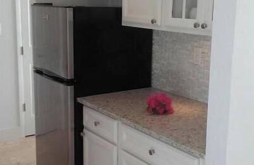 New Bight Maison | Strawberry Bungalow On Fountain Bay