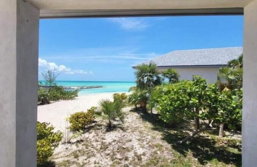 New Bight Maison | Strawberry Bungalow On Fountain Bay