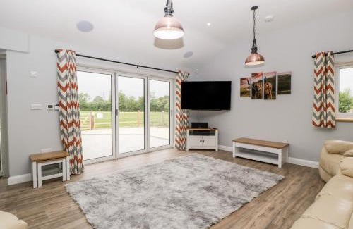 Congresbury Maison | Strawberry Stables