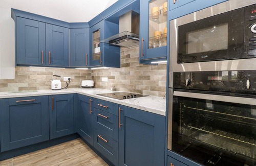 Congresbury Cottage | STRAWBERRY STABLES, with a garden in Congresbury