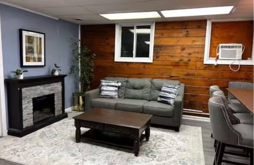 Warfordsburg Cabine | Streamside Haven at 70 Acres Valley Retreat