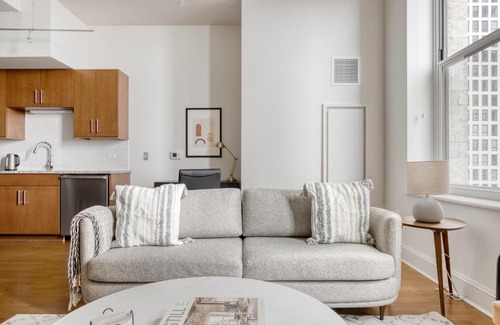 Streeterville Appartement | Streeterville 1br w pool roof gym nr lakefront CHI-827