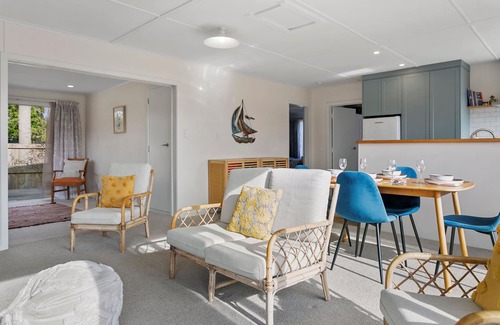 Two Mile Bay Maison | Stroll To The Lake & 5 Min Drive To Town