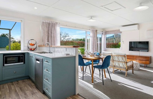 Two Mile Bay Maison | Stroll To The Lake & 5 Min Drive To Town