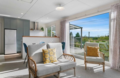 Two Mile Bay Maison | Stroll To The Lake & 5 Min Drive To Town