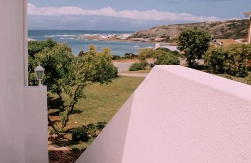 L'Agulhas Maison | Struispaleis