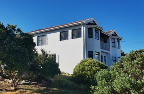 L'Agulhas Maison | Struispaleis