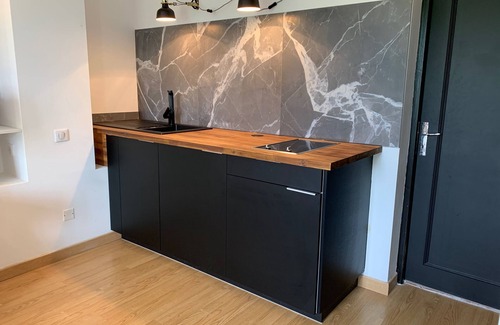 Les Eyzies Appartement | Studio de 35m2 piscine chauffée lit king size kitchenette et salle de bain +WIFI