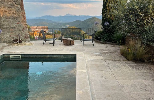 Monte Santa Maria Tiberina Maison | Stunning Luxury House (Lower 2 Floors) with Amazing Views & Pool in green Marble
