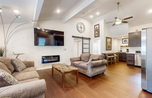 North Hudson Maison | Stucco House