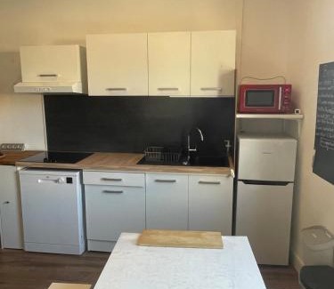 Saint-Michel-l'Observatoire Appartement | Studio climatisé au centre du village
