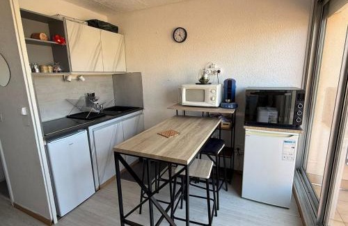 Gruissan Appartement | Studio à Gruissan avec terrasse et parking, 3 pers. - FR-1-784-42