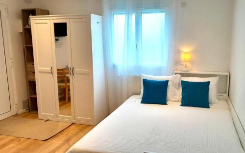 Les Boutareines Appartement | Studio 2 people Half Chemin Paris and Disneyland