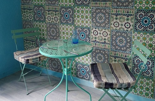 Cimetiere de l'Est Appartement | Studio 20 m2 with small private terrace.