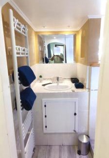 Pallud Appartement | Studio 24m2 cosy classé, lit Queen Size, Netflix, wifi, 400m centre, parking, boîte à clés, Gîtes La Tarine