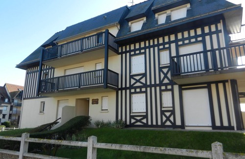 Villers-sur-Mer Appartement | STUDIO de 25 M2 entièrement rénové avec Parking, Balcon dans résidence FACE MER