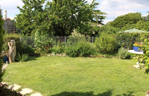 Meursac Appartement | Studio 26m2 jardin privatif 100m2 centre village