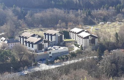 Brides-les-Bains Appartement | Studio 28m² avec balcon, couchages pour 4, Wifi et parking, proche centre-village et thermes - FR-1-512-219