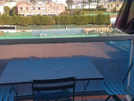Le Piol Appartement | Studio 3 personnes jolie vue proche gare 11 ave paul arene