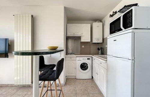 Mediterranee Appartement | Studio 4 couchages face mer Noumarie