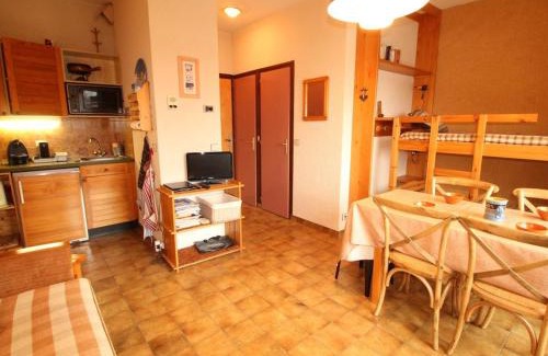 Les Carroz-d'Araches Appartement | Studio 4 pers au pied des pistes, balcon, casier à skis, TV - FR-1-572-178