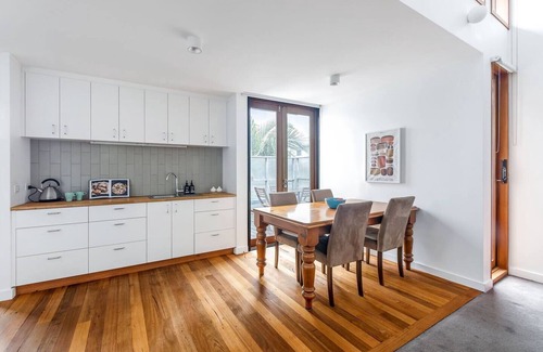 Fitzroy North Appartement | Studio 43 Vintage Warehouse Vibes in Fitzroy North