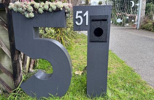 Waikanae Appartement | Studio 51 - just 30 seconds to the beach