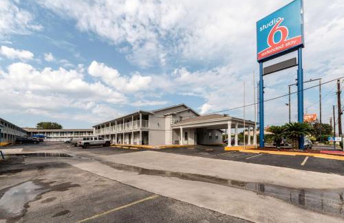 North San Antonio - SAT Hôtel | Studio 6-San Antonio, TX - Fort Sam Houston Area