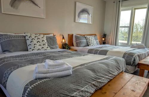 Ste Anne de Beaupre Appartement | Studio 9 - 2 min du Bord de l'eau Foyer & Barbecue