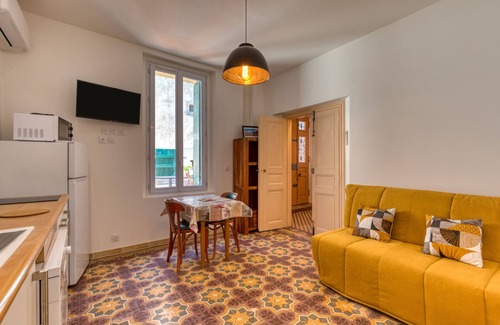 Aspiran Appartement | Studio "A La Bonne Franck'ette" with Private Terrace, Wi-Fi and Air Conditioning