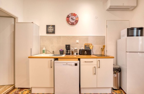 Aspiran Appartement | Studio "A La Bonne Franck'ette" with Private Terrace, Wi-Fi and Air Conditioning