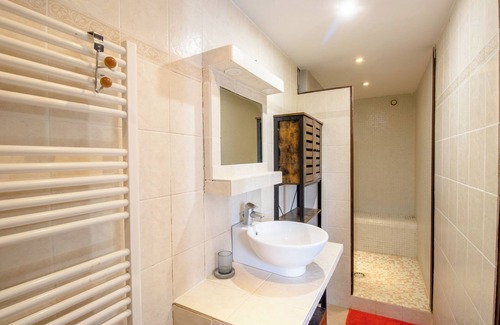 Saint-Amand-de-Vergt Appartement | Studio Apartment 'Petit Gîte Croix Du Sud' with Shared Pool, Shared Terrace and Wi-Fi