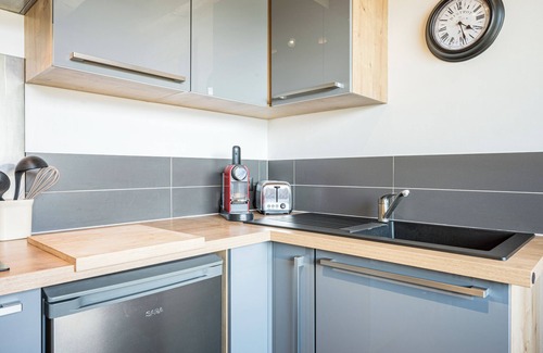 Notre-Dame-du-Pre Appartement | Studio Apartment 'De Charme Montagne' with Mountain View, Private Terrace and Wi-Fi