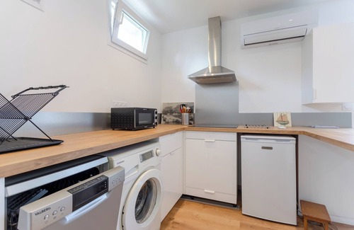 Guiche Appartement | Studio Apartment 'Beñat' with Private Terrace, Wi-Fi and Air Conditioning