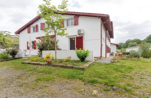 Guiche Appartement | Studio Apartment 'Beñat' with Private Terrace, Wi-Fi and Air Conditioning