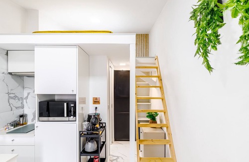 Palmela Appartement | Studio Apartment "Chalé Do Vale - Black and White" with Shared Pool, Private Terrace & Wi-Fi
