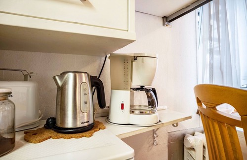 Franken Siedlung Appartement | Studio Apartment 'Ferienzimmer Norbi Stralsund' with Private Terrace and Wi-Fi