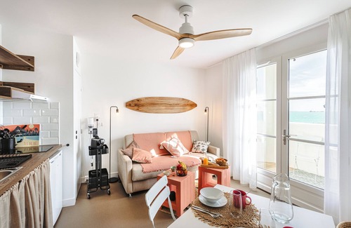 Rivedoux-Plage Appartement | Studio 'Les Pins, Vue Mer' avec vue sur la mer, terrasse privée et Wi-Fi