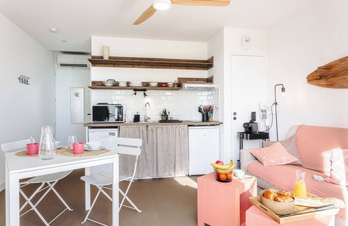 Rivedoux-Plage Appartement | Studio 'Les Pins, Vue Mer' avec vue sur la mer, terrasse privée et Wi-Fi