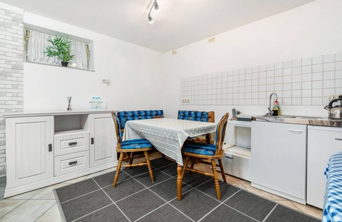 Nittenau Appartement | Studio Apartment 'Gemütliche Ferienwohnung' with Private Garden and Wi-Fi