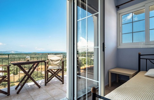Paliki Appartement | Studio "Ionian Balcony 2" avec vue sur la mer, Wi-Fi et climatisation.
