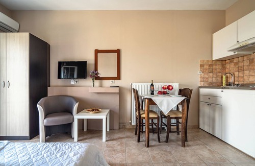 Paliki Appartement | Studio 'Ionian Balcony 1' avec vue sur la mer, Wi-Fi et climatisation.