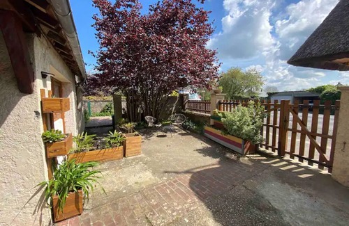 Equemauville Appartement | Studio 'La Noisette' avec terrasse privée, jardin privé et Wi-Fi
