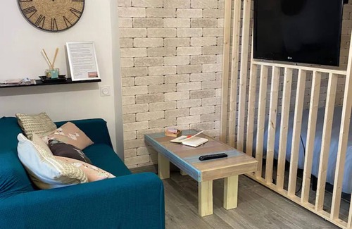 Equemauville Appartement | Studio 'La Noisette' avec terrasse privée, jardin privé et Wi-Fi