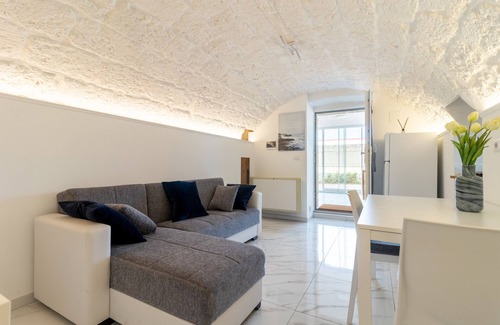 Mola di Bari Maison | Studio 'La Porta Sul Mare' avec terrasse privée, Wi-Fi et climatisation