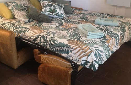 Reims City Centre Appartement | Studio Apartment 'Le Palace Cathédrale De Reims' with Garden, Terrace & Wi-Fi