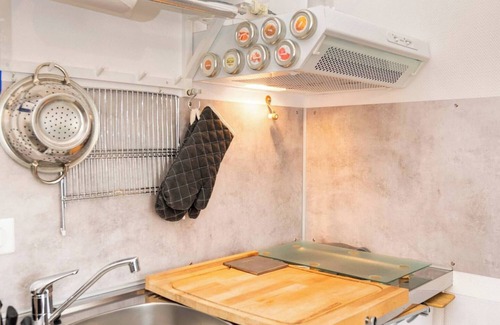 Nerac Appartement | Studio Apartment 'Petit Nid Cosy De L' Albret' with Private Terrace, Private Garden and Wi-Fi