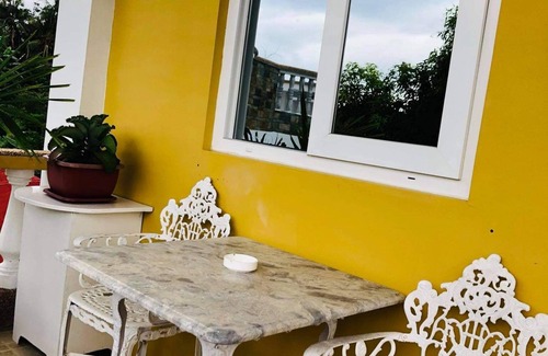 Puerto Galera Appartement | Studio apartment with pool and ocean views .